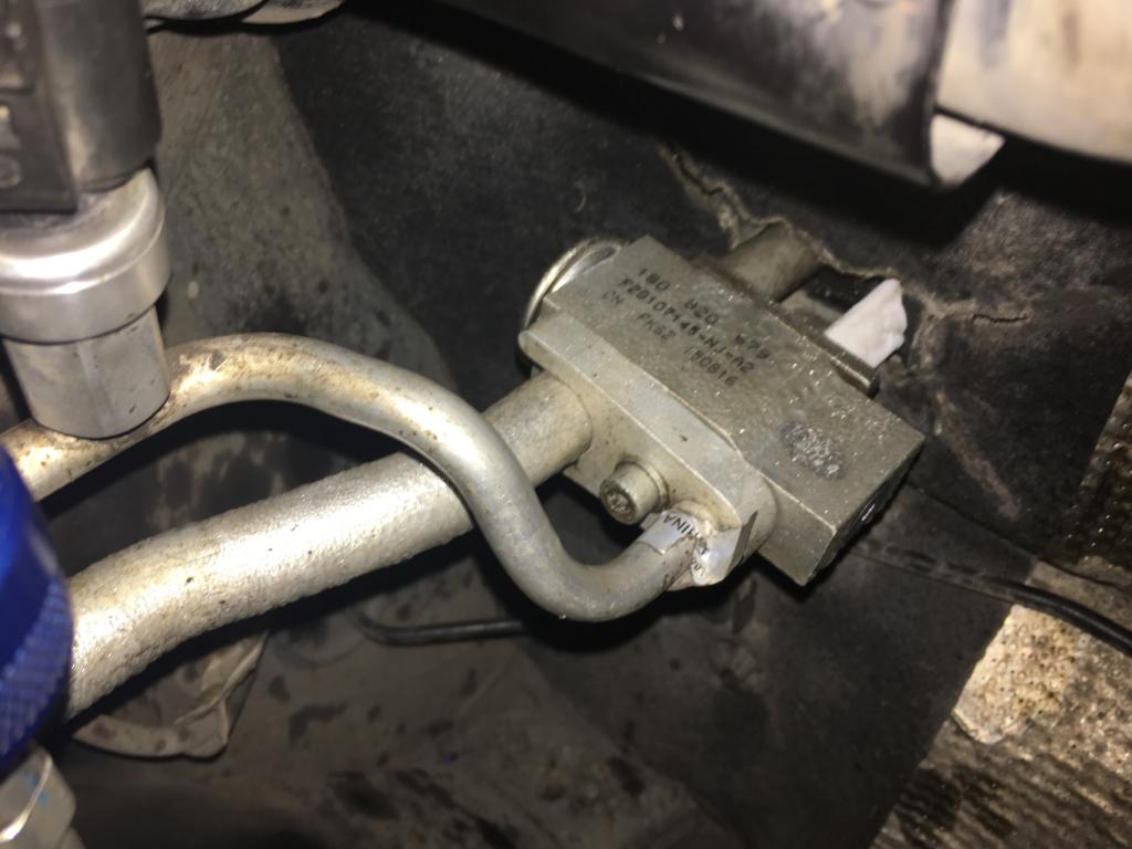 汽车空调冷媒加的多了膨胀阀会结冰吗只是高压管