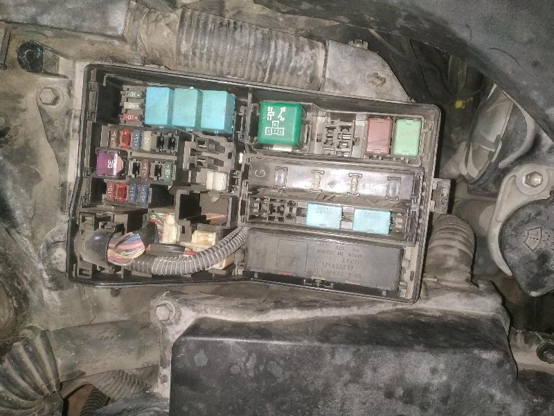 丰田锐志汽油泵不来电请问汽油泵继电器具体在哪个位置