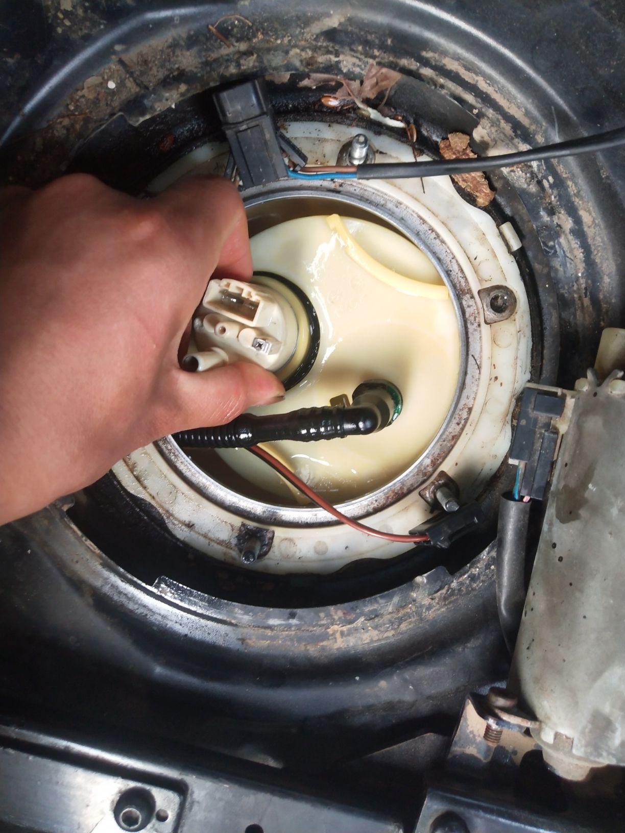 奔驰s350汽油泵怎么拿出来