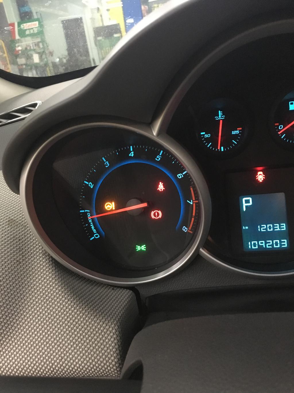 方向盘锁死故障灯亮然后恢复路试方向跑偏继而方向角复位故障灯亮路试