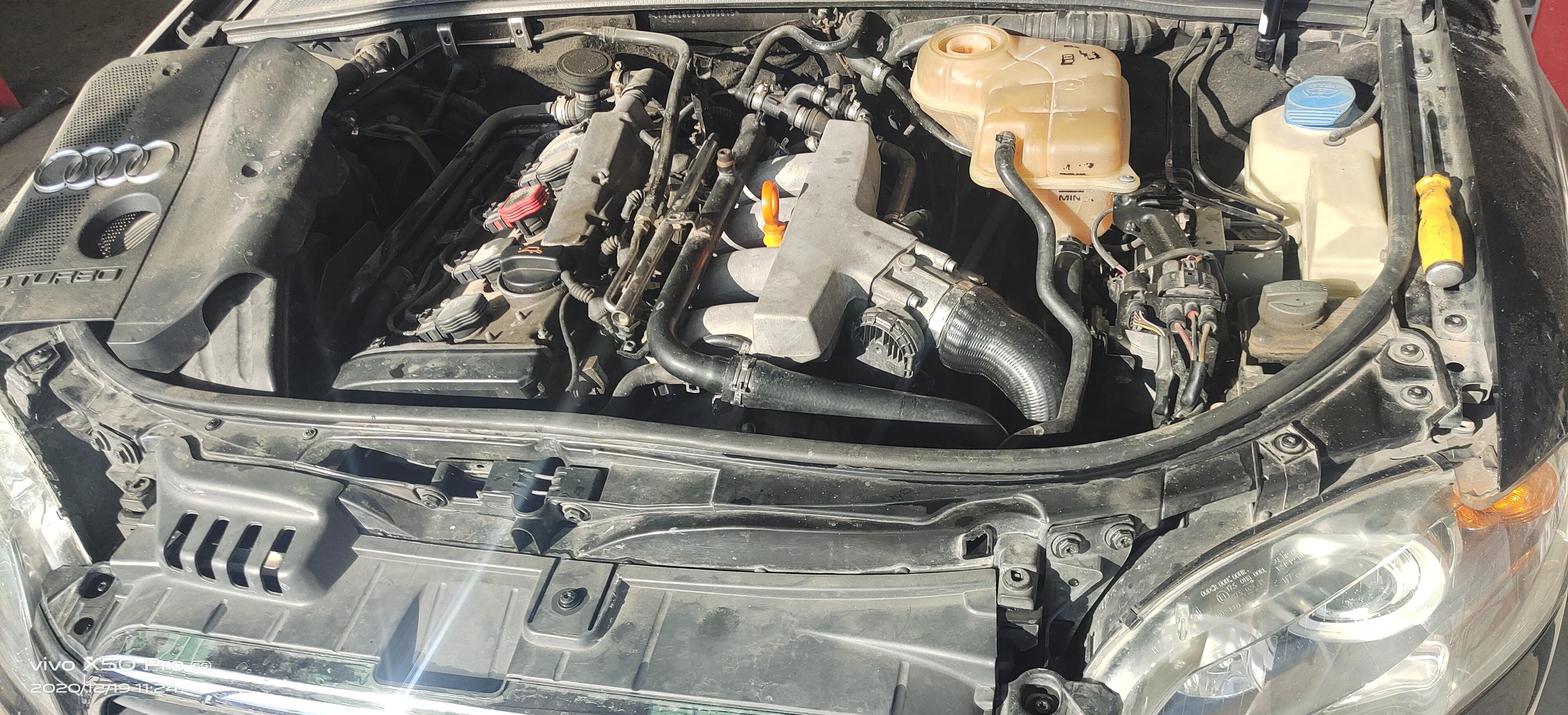 老款奥迪a4水箱加水全部冻住了节温器座也冻住了现在水箱直接冻硬了往