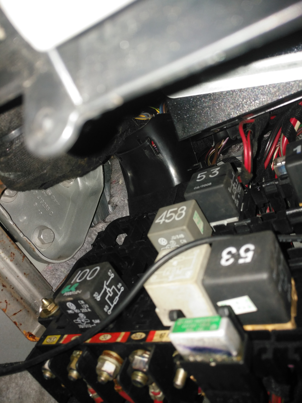 百**友这个继电器熄火后,拔了就不转插上也不转了,要重新打着火它又