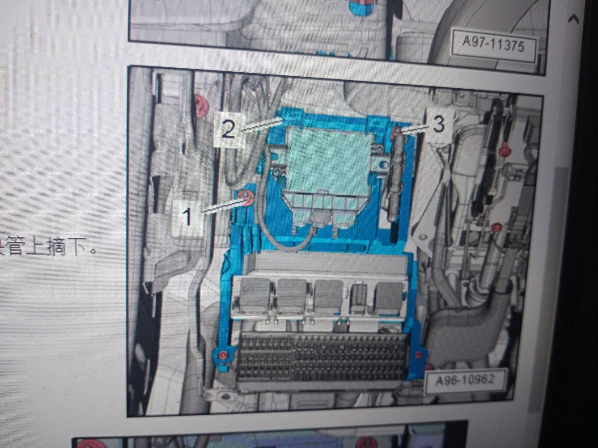 奥迪a3雷达蜂鸣器在哪里
