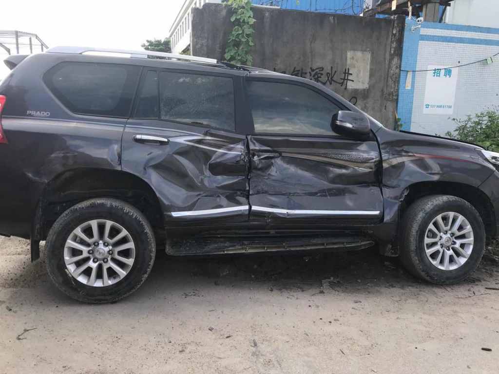 普拉多被撞,要求保险公司换车壳,保险公司不肯怎么_丰田_普拉多(进口)
