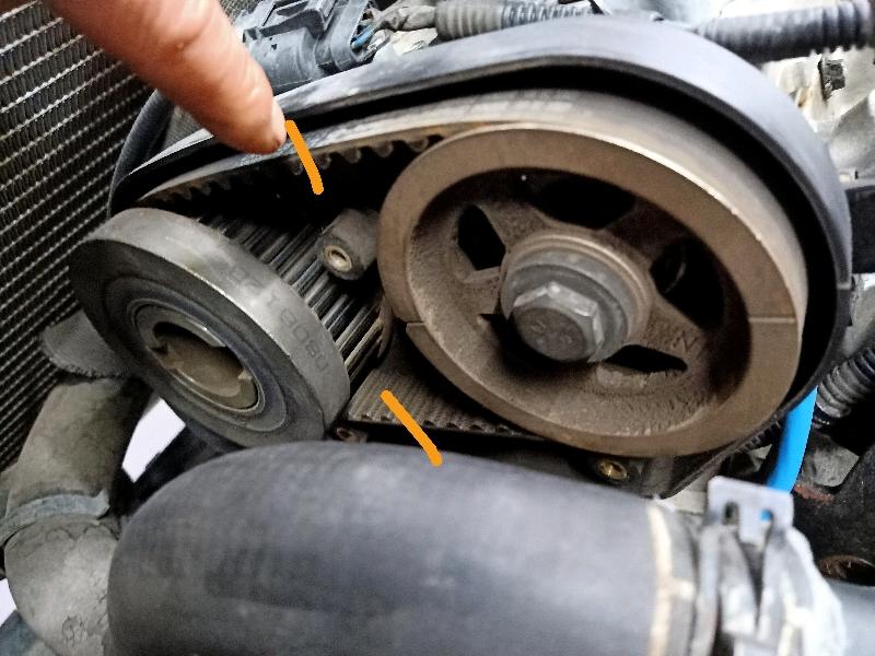 荣威750发动机正时怎么对,凸轮轴后面的皮带很松_荣威_荣威750_汽车