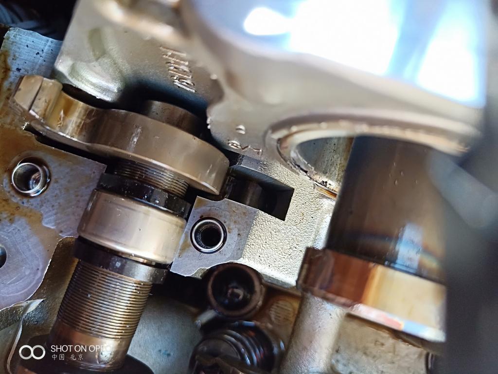 您好宝马116in13发动机曲轴定位销在哪