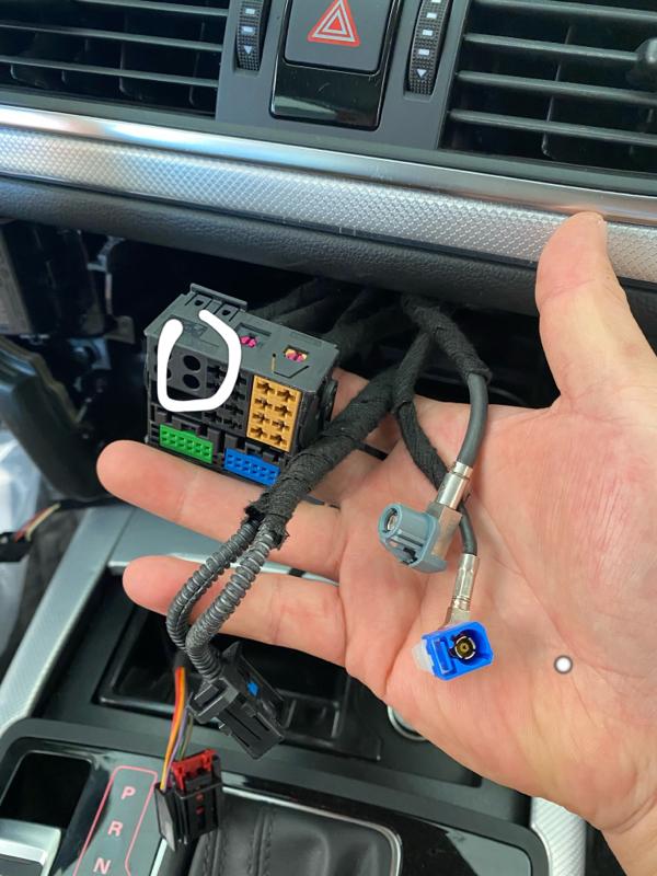 15款奥迪a6c7都是什么插头那个是usb插头我的低配的有没有办法在我车