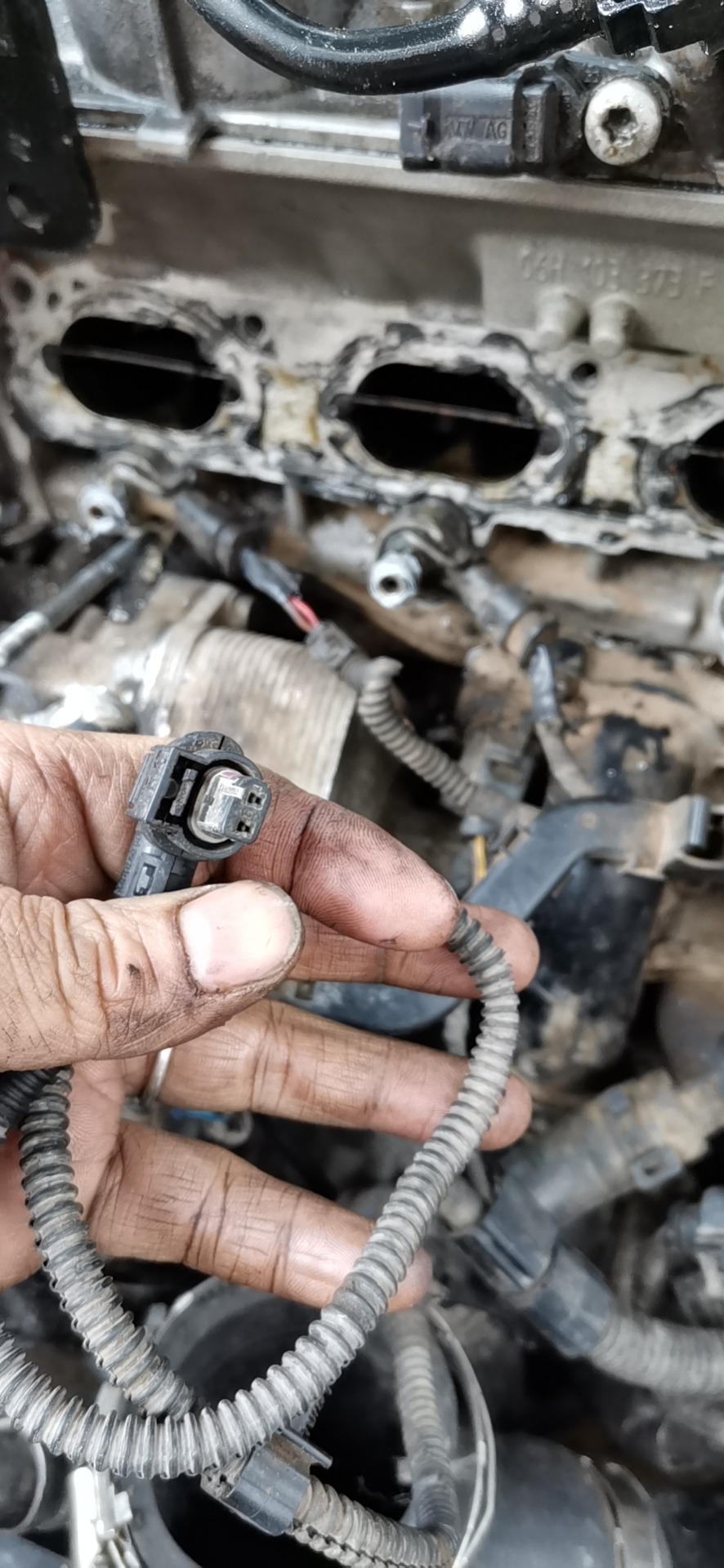 你好ea888的机油压力控制阀在哪里怠速不稳定原先大修了