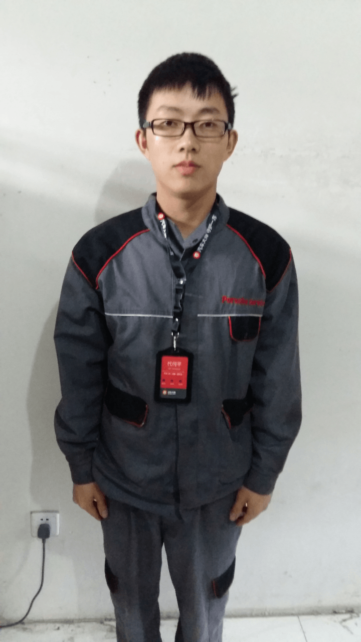 保时捷卡宴电瓶有几块在什么位置