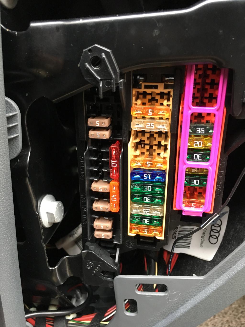 行车记录仪保险丝盒取电安装奥迪a4lacc长电地线