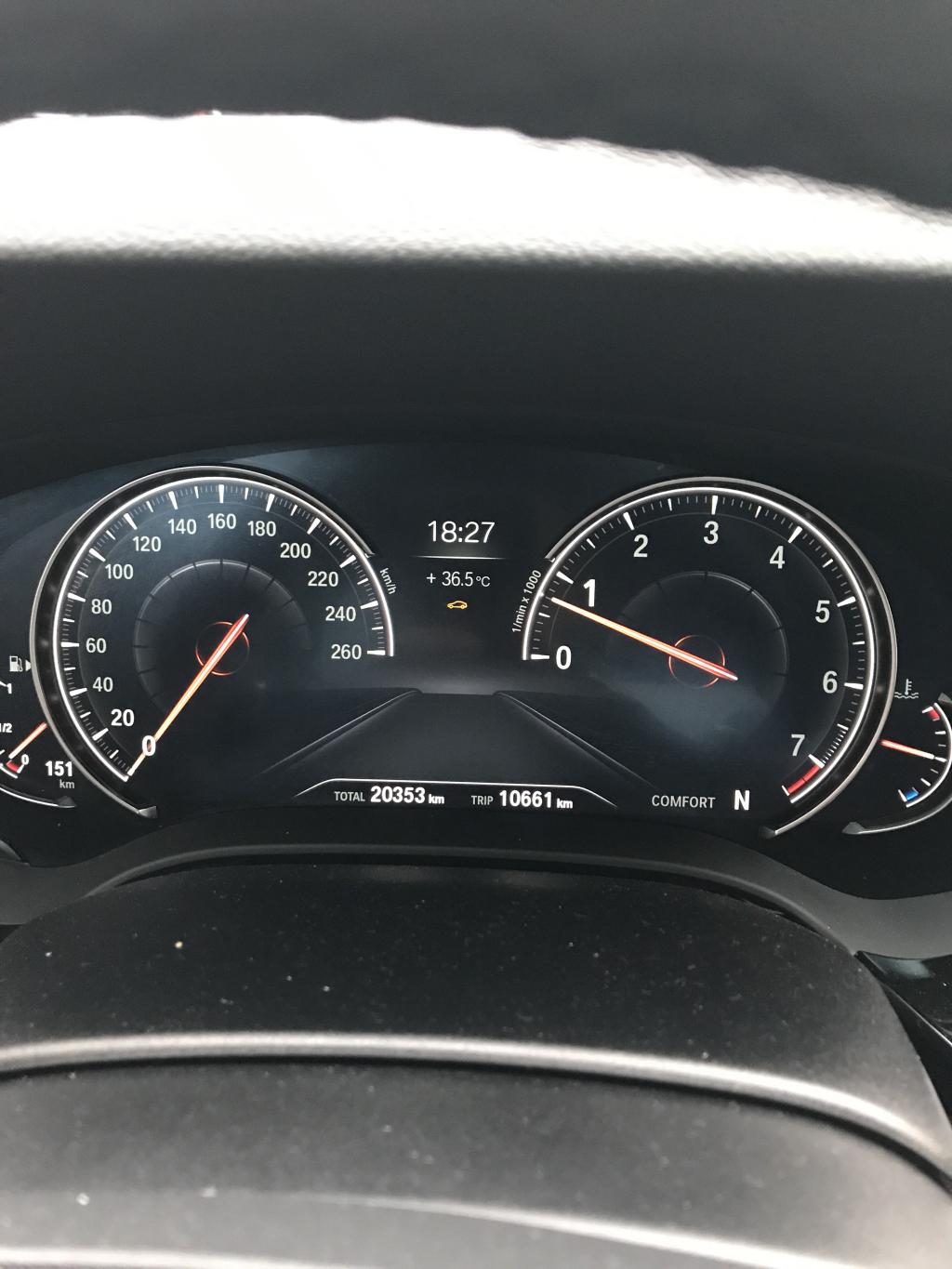 宝马530仪表盘出现车型图标